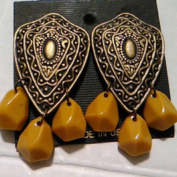 Clip earrings - Picture 2 of 5